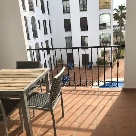 Puerto De La Duquesa Sea View Apartment Manilva Bagian luar foto
